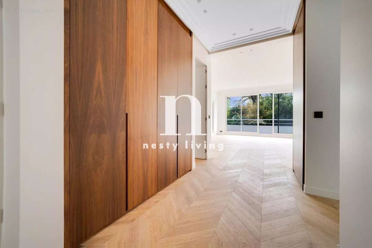 Appartement à PARIS-16E