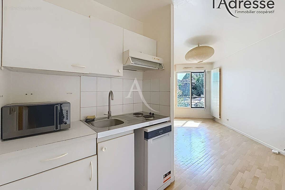 Suresnes limite Puteaux - Studio 23 m² - photo 3