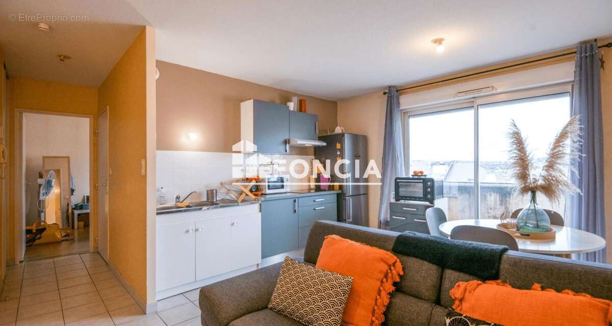 Appartement à ONET-LE-CHATEAU