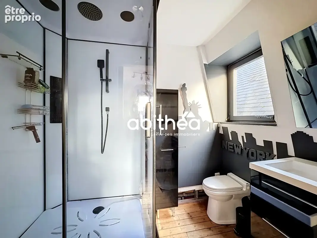 Maison en pierres blanches avec garage et extérieur - photo 19