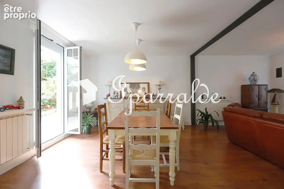 Superbe Maison de type T5 CENTRE VILLE tout à pied à HENDAYE 64700 - photo 9