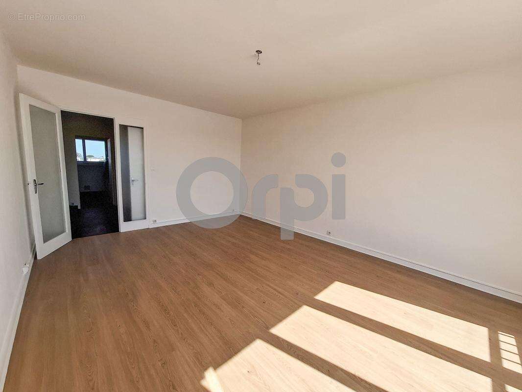 Appartement T3 70m2  Vendre Centre ville de La Rochelle - photo 3