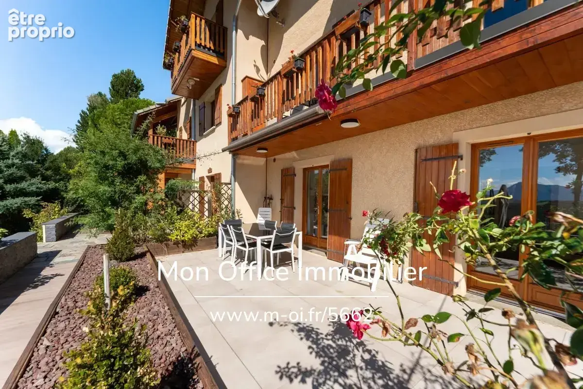 Référence : 7162-MTE - Bâtisse avec gîtes de 400 m2 - piscine - vue magnifique sur le Lac - photo 10