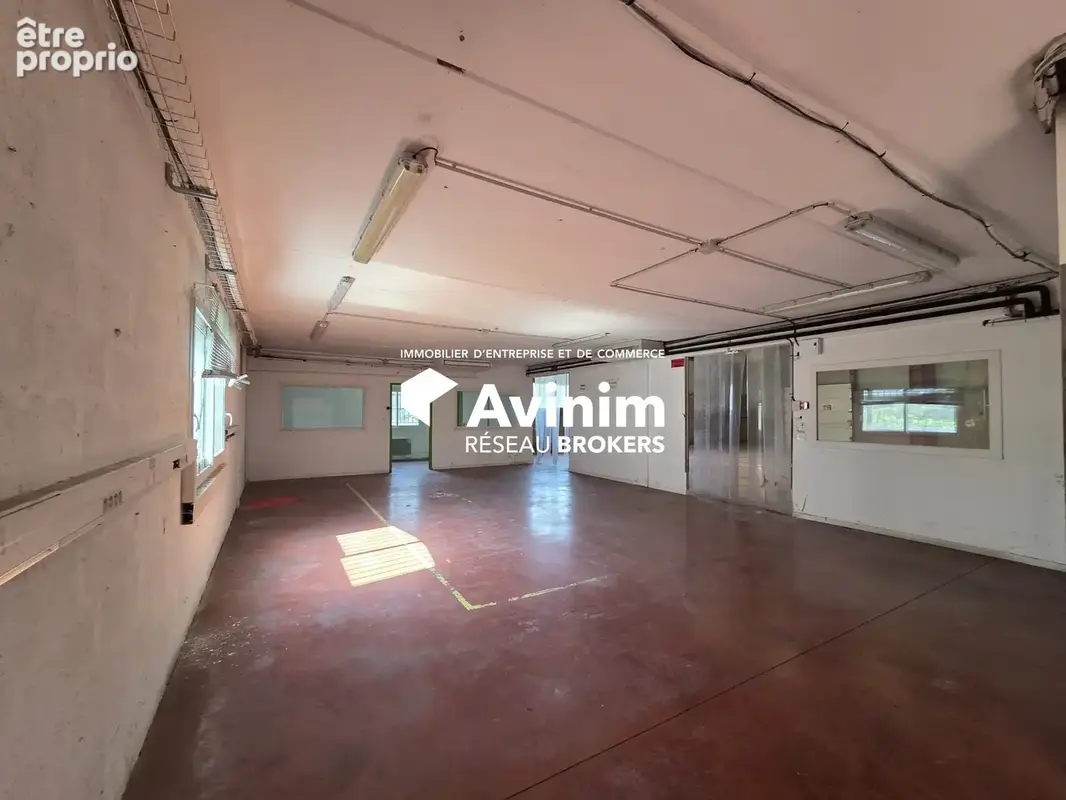 Commerce 865 m² à Meythet  - photo 7