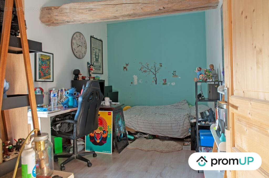 Maison à MONTJAVOULT