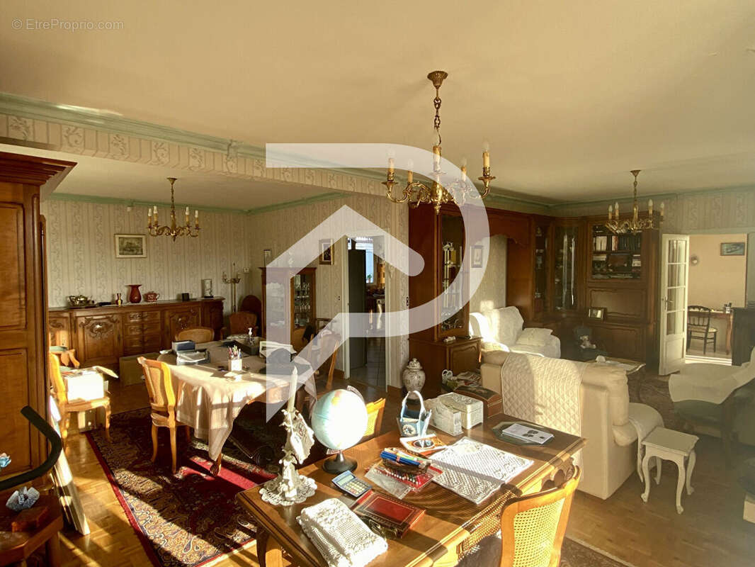 Maison à SAINT-SULPICE-DE-ROUMAGNAC