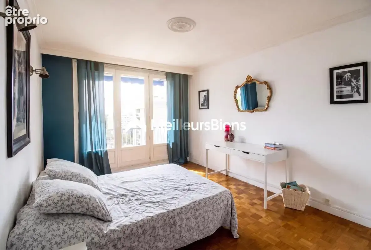 VILLEURBANNE CUSSET, appartement T3 de 68 m² coup de cœur avec ascenseur - Balcon - Cave - 1 place de stationnement  - Garage en - photo 7