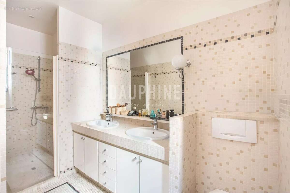 Appartement à PARIS-7E