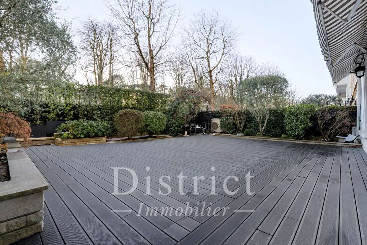 Appartement à NEUILLY-SUR-SEINE