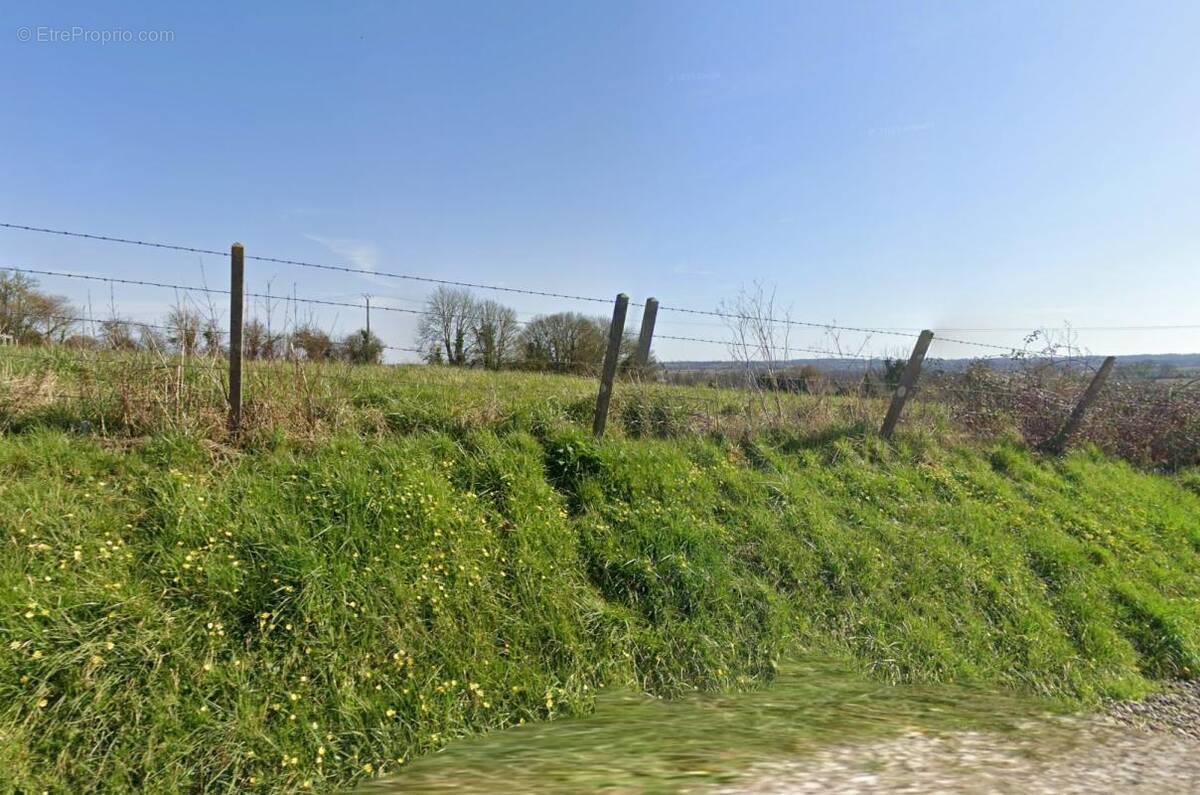 Terrain à HOTTOT-LES-BAGUES
