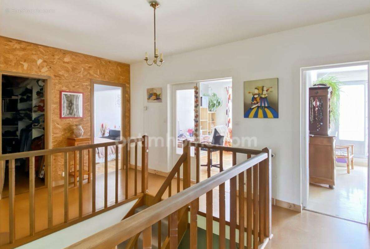 Magny les hameaux (78) - maison - 8 pieces - 211m2 - 6 chambres - terrain 680m2 - residentiel - terrasse - comble amenageable -  - photo 8