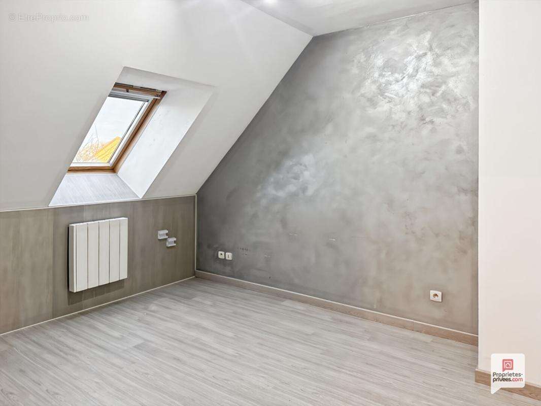 Maison à COURTILLERS