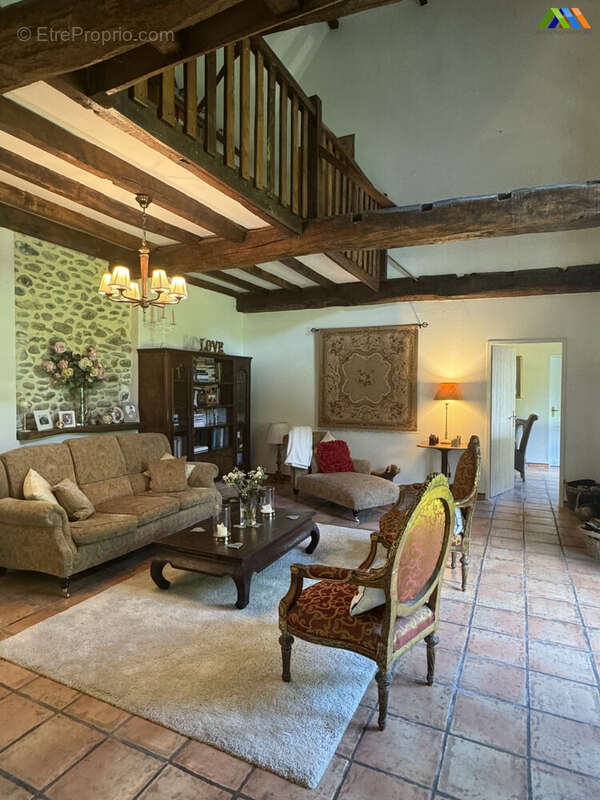 Maison 235 m² à Sauveterre-De-Bearn  - photo 6