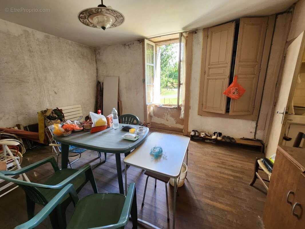 Maison à CHAILLAC-SUR-VIENNE