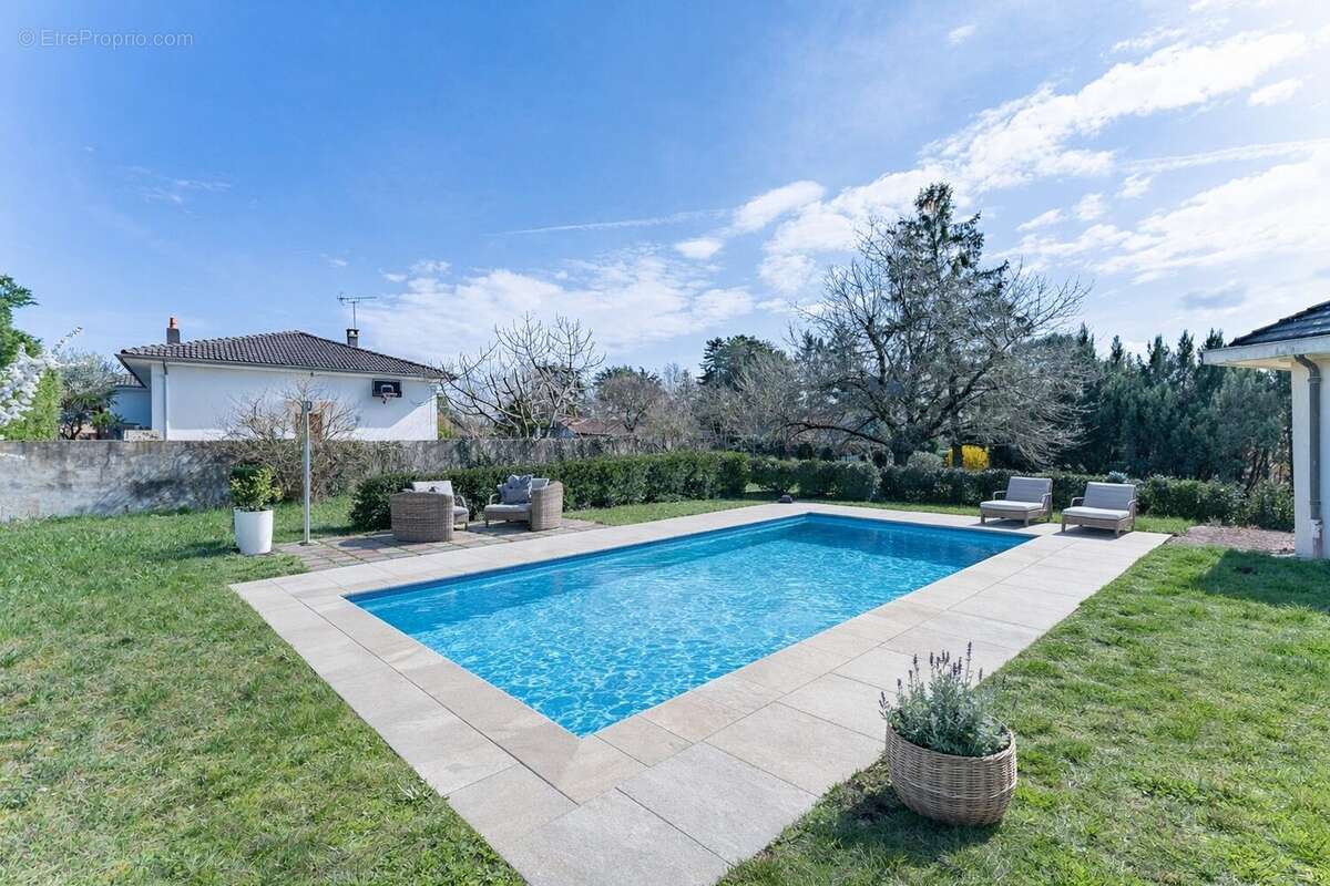 Maison à SAINT-BONNET-DE-MURE