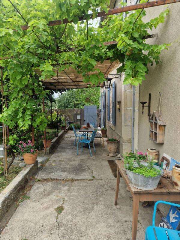 Charme, authenticité et potentiel pour cette belle maison de 90 m² + 50 m² de remise sur un terrain 690 m² constructible dans sa - photo 11