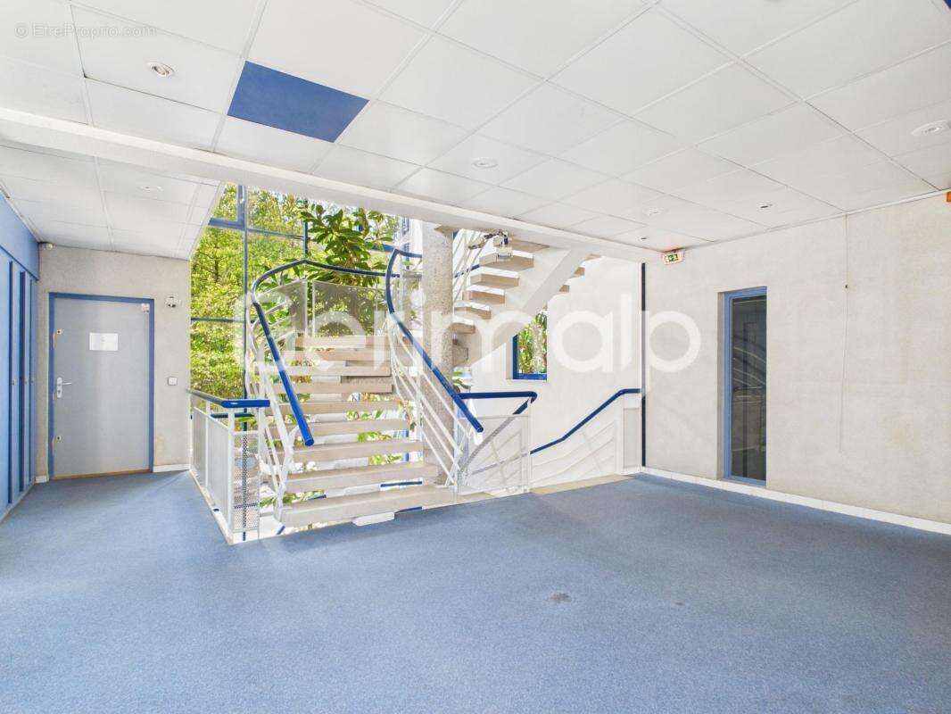 Vente - Appartement - 3 pièces + cuisine - 55 m² - 162 000 € - - photo 8
