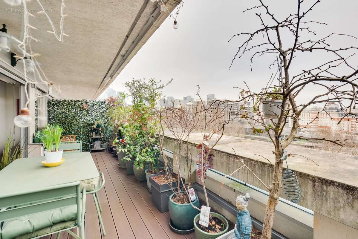 Appartement à NEUILLY-SUR-SEINE