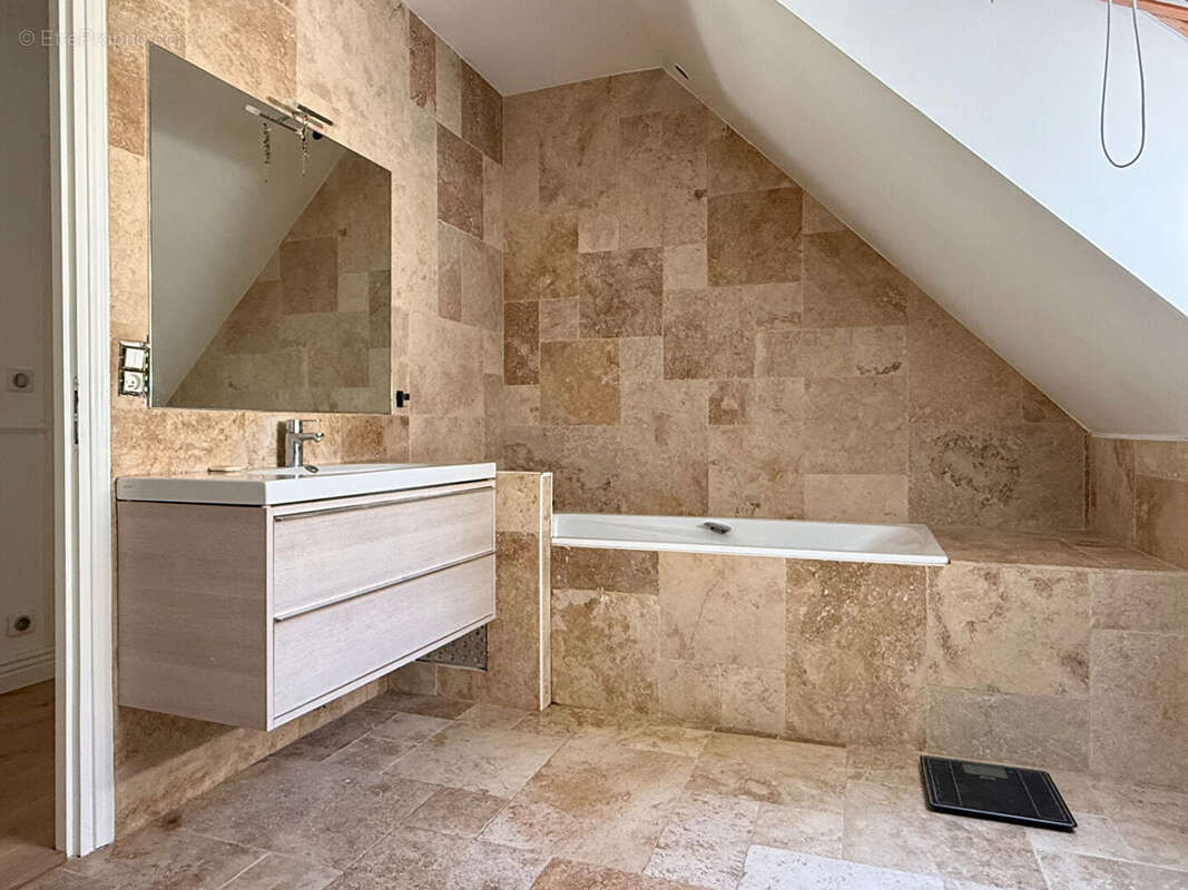 Maison familiale rénovée avec goût à Coye-la-Forêt - photo 13