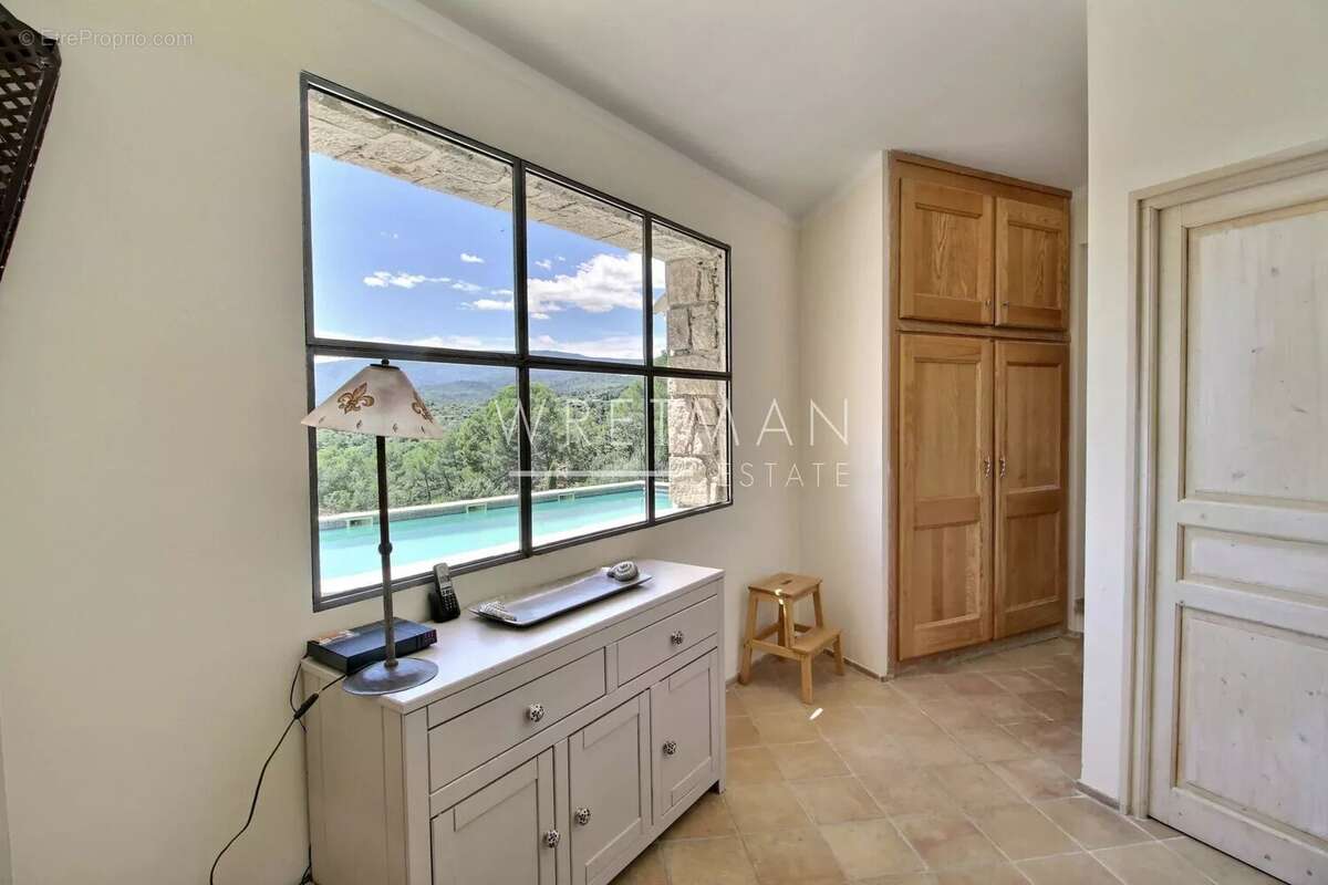Villa de qualité avec vue panoramique et piscine - tourrettes - photo 11