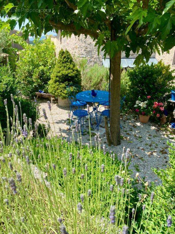 Maison de village 110 m² avec jardin de 265 m², garage et parking privé  Aurel - photo 7