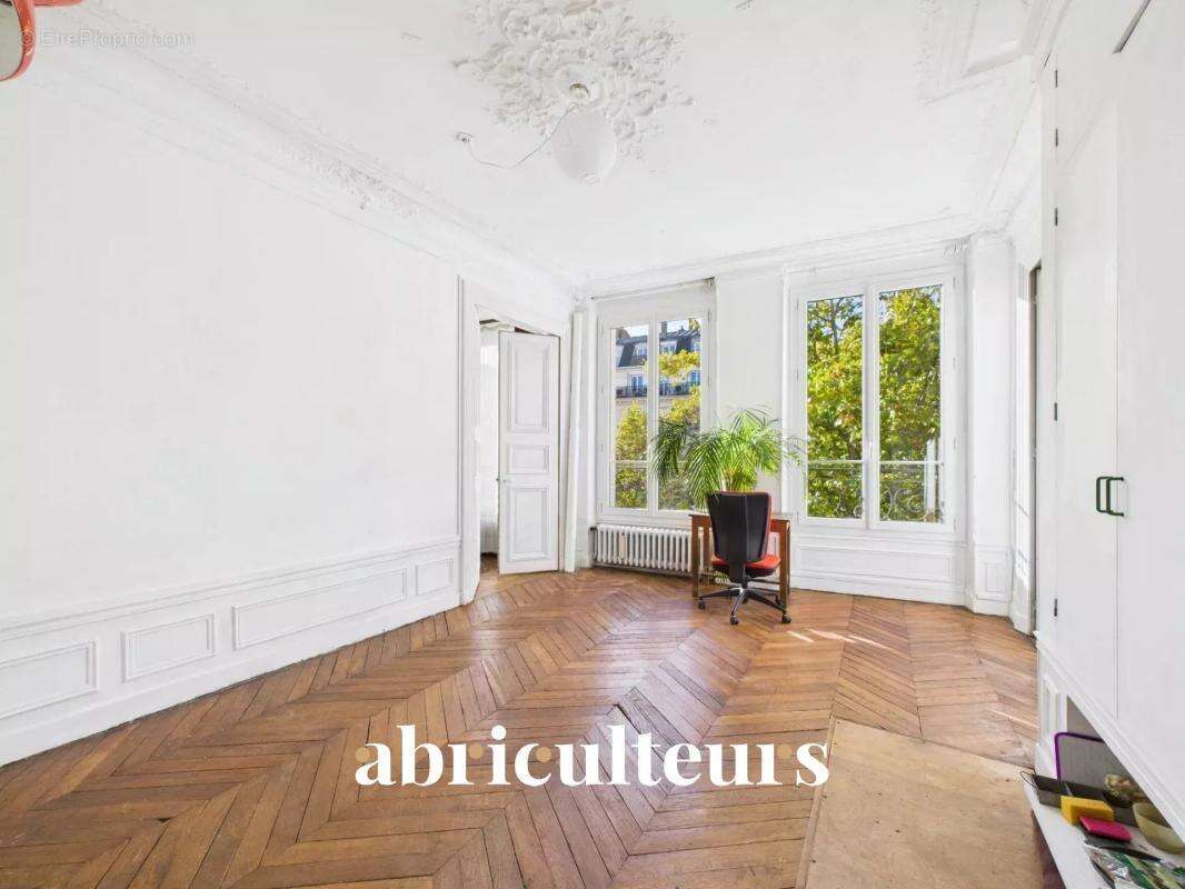 Appartement à PARIS-10E