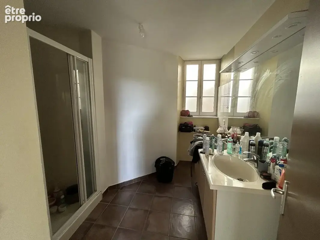 Bel Immeuble de Rapport au coeur du village d'Ayen Corrèze 4 locations - photo 10