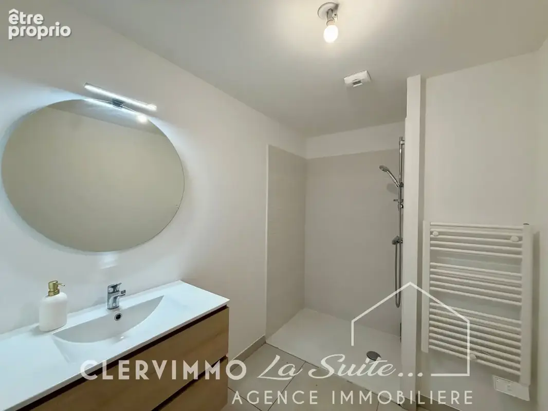 Appartement t2 avec terrasse et place de parking les accates - photo 8