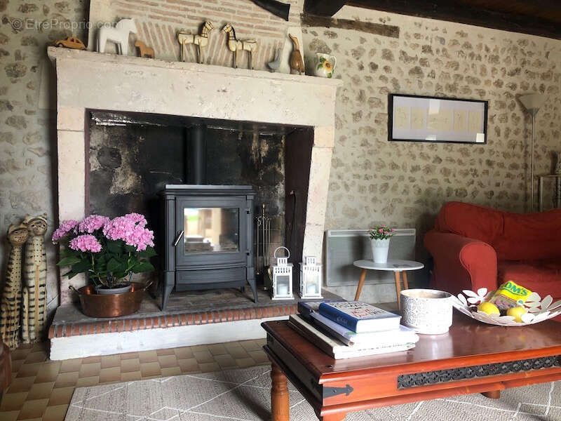 Maison à SALLES-LAVALETTE