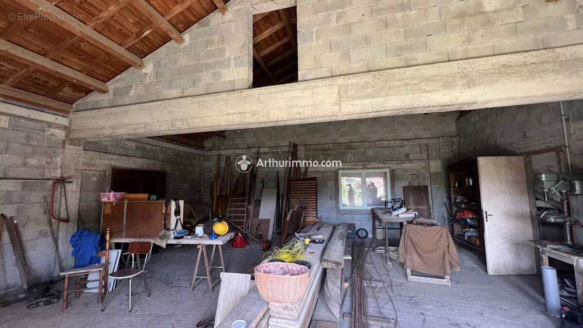 Terrain à SAINT-GEORGES-DE-LUZENCON