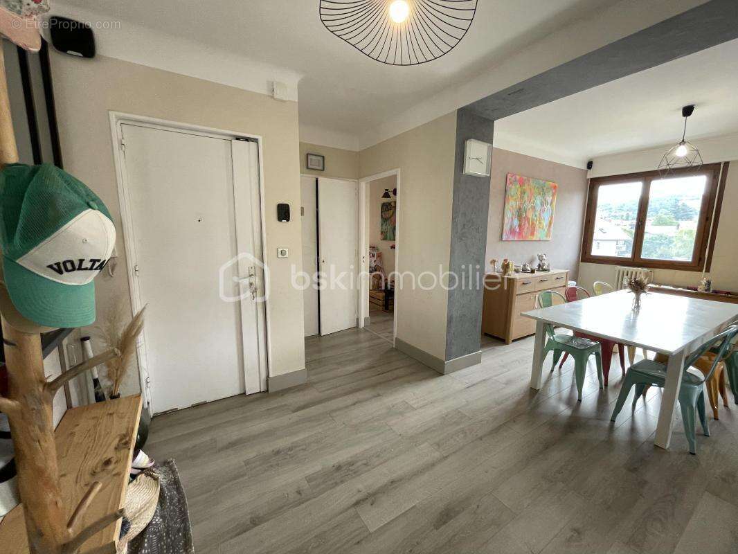 Appartement T4/5 de 104 m² avec balcon et cave – Cognin - photo 3