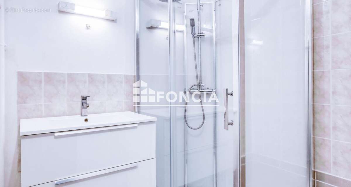 Appartement à AVRILLE