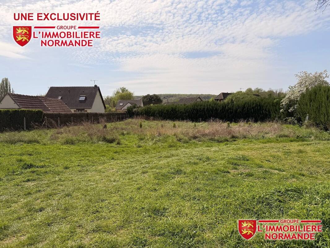 Terrain à FONTAINE-HEUDEBOURG