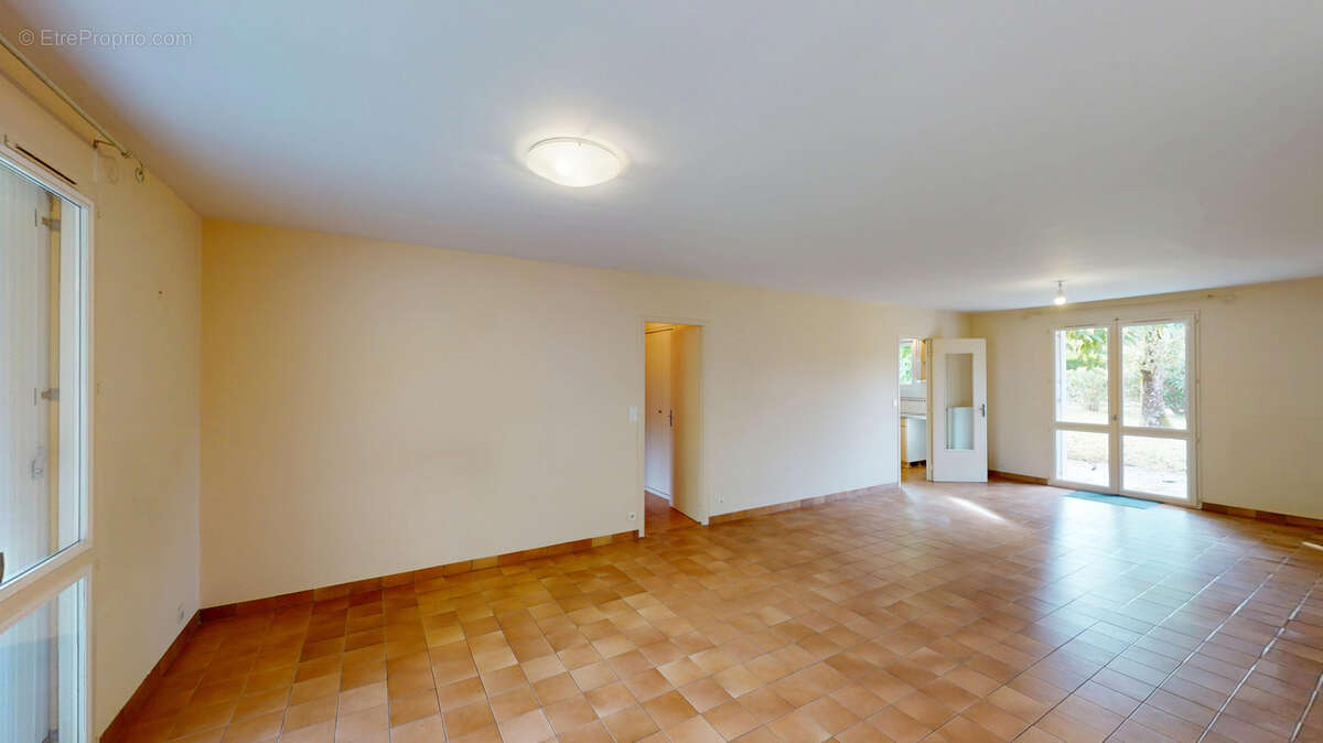 Maison de plain pied dans quartier recherché (Clairbois) - photo 4