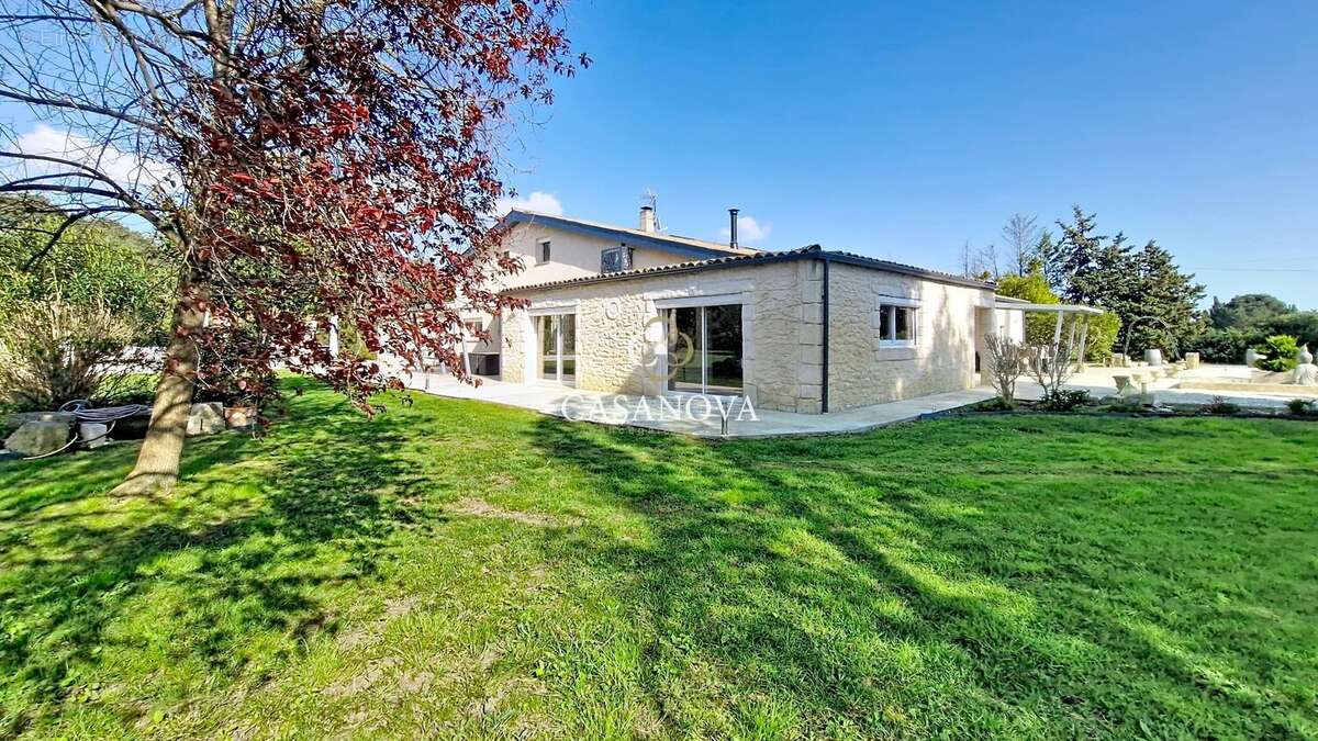 Propriété 5 hectares - Villa et dépendances :  331 m2 habitables - piscine - oliveraie - enclos chevaux - photo 2