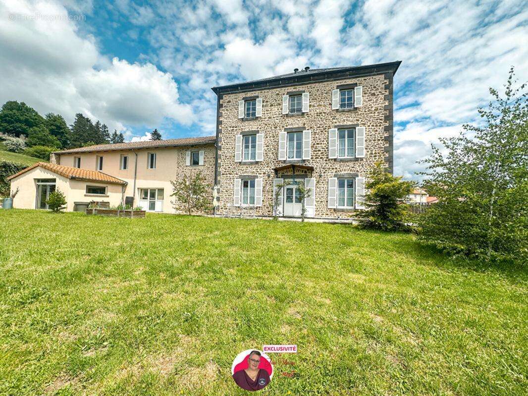 Hôtel particulier 23 pièces 868 m2 sur parcelle 3000 m² et dépendances - photo 2