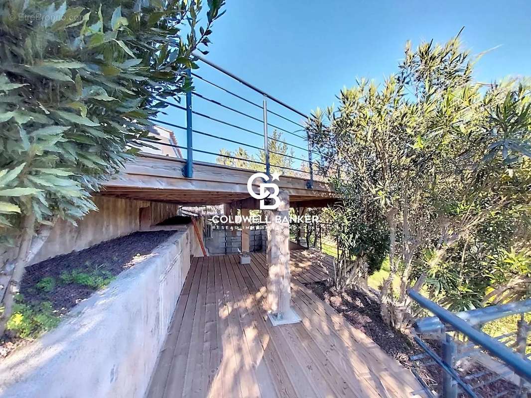 Maison à ROQUEBRUNE-SUR-ARGENS