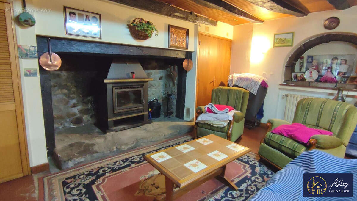 Maison 7 pièces SAINT PIERRE-CANTAL - Maison à SAINT-PIERRE