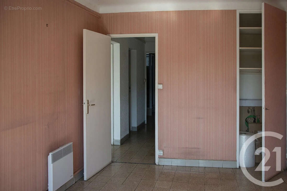 Appartement à MARSEILLE-4E