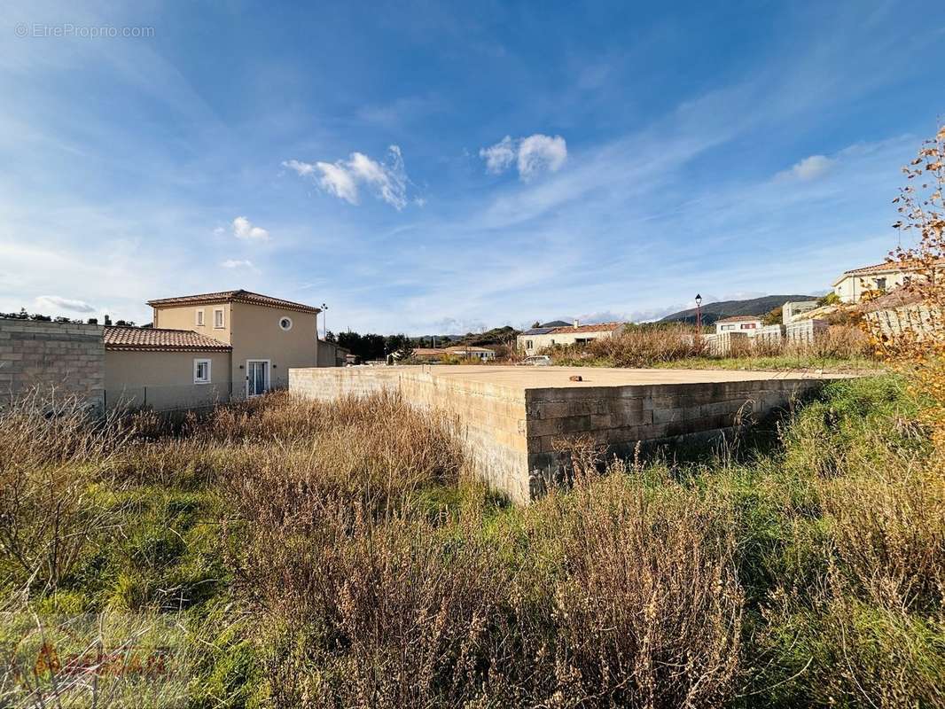 Terrain à SAINT-CHINIAN