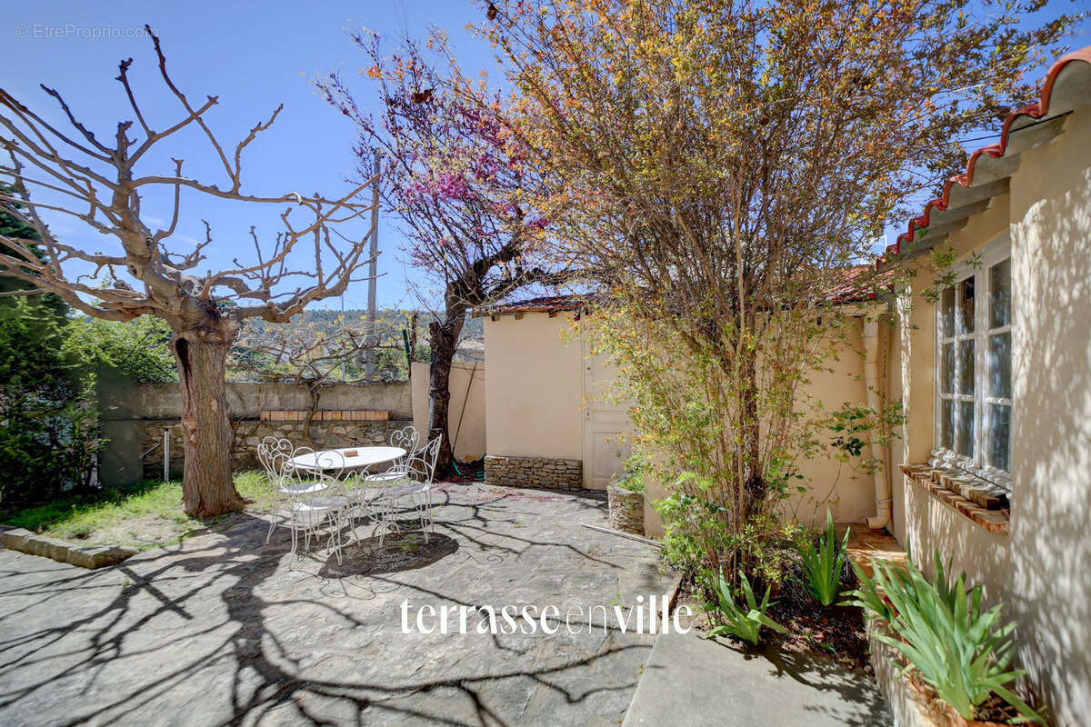 La ciotat - maison d'architecte  - t4 - 100 m2 - lumineuse - parcelle - 430m2  - 775 000 € - photo 11