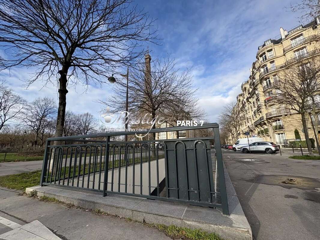 Parking à PARIS-7E