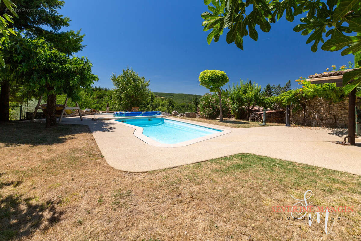 Maison 246 m² à La Roche-Sur-Grane  - photo 7