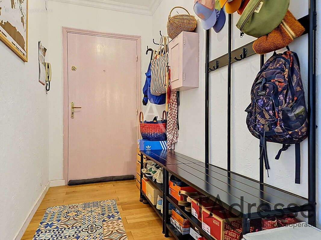 RARE ! Appartement rénové 3 pièces 66m² avec GARAGE !! - photo 12