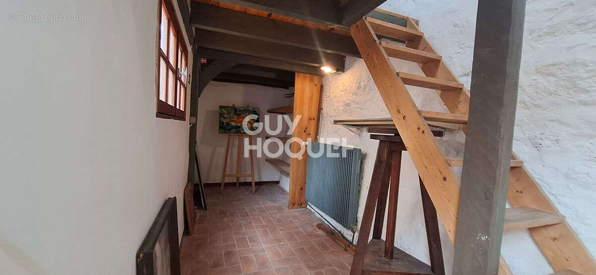 Maison de caractère entièrement rénovée avec jardin, dépendance et garage. Vieux Village d'Aubergenville - photo 16