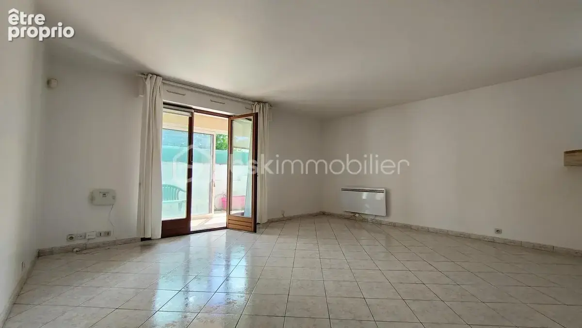 Grand 3 pièces de 68m2 en rez-de-chaussée avec loggia, terrasse et parking - photo 3