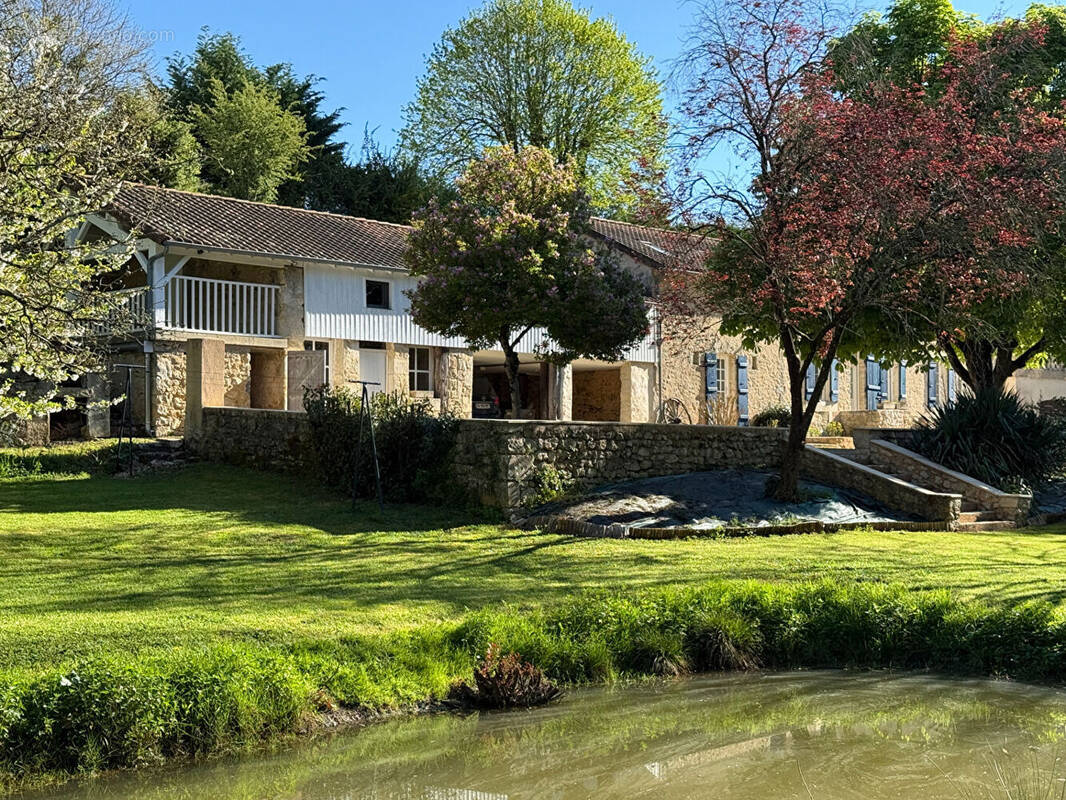 Maison à NIEUIL-L'ESPOIR