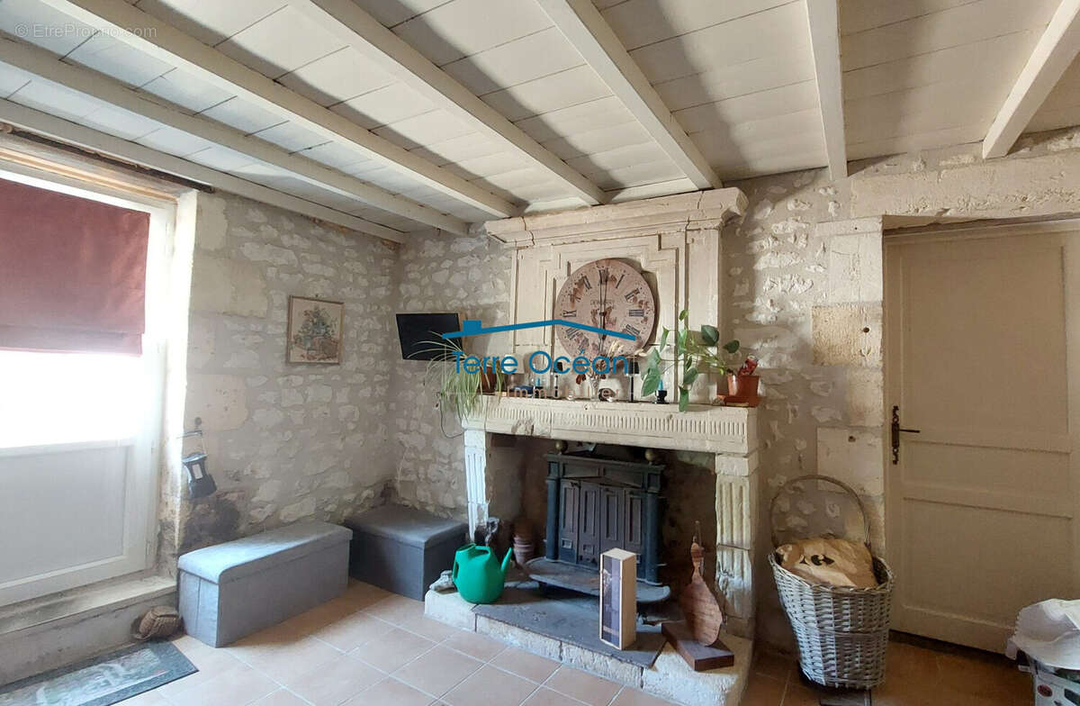 Maison à CHENAC-SAINT-SEURIN-D'UZET