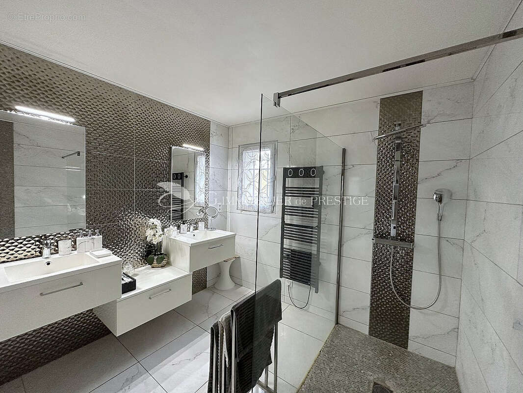 Maison à PERNES-LES-FONTAINES