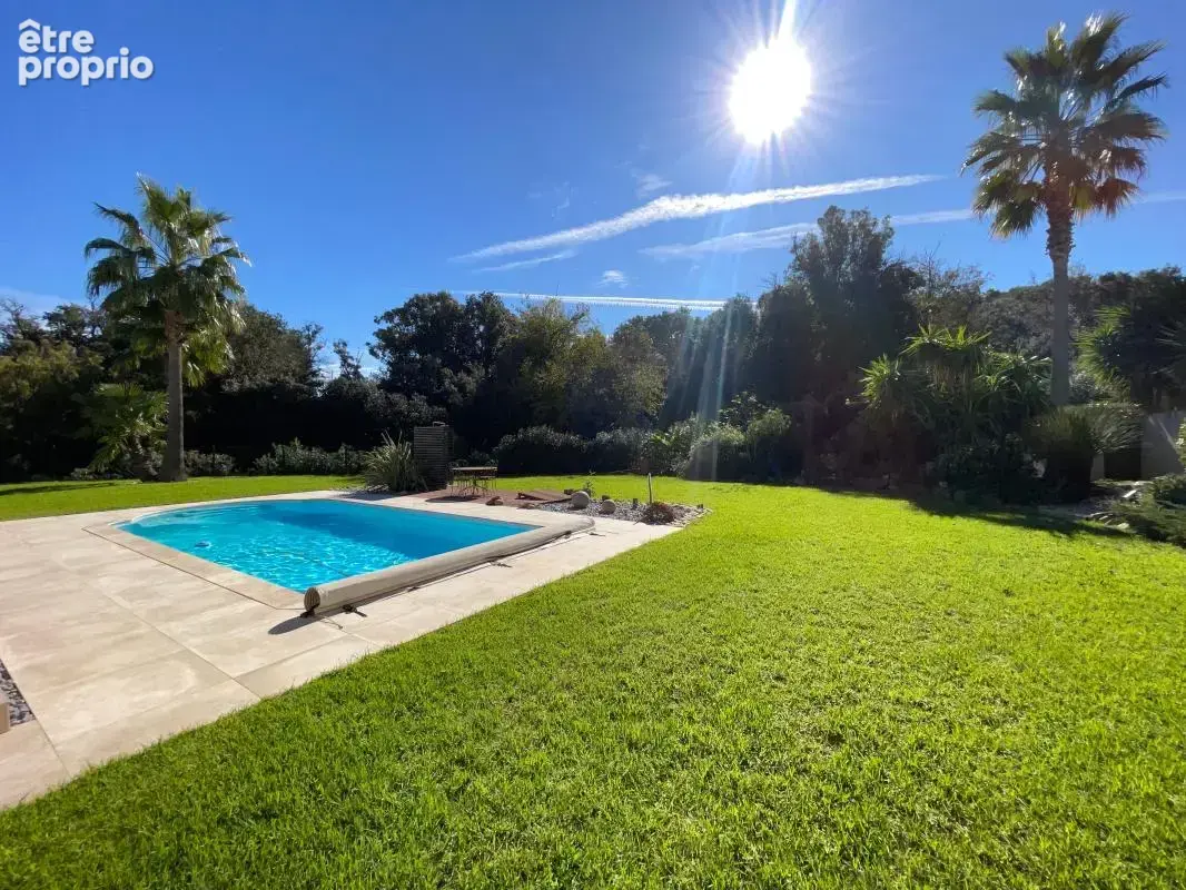 A vendre la seyne sur mer quartier sud tres belle villa de plain pied 5 pieces 4 chambres jardin piscine garage - photo 15
